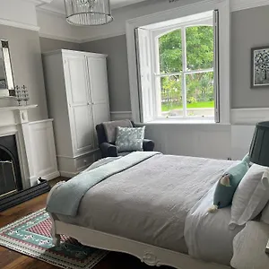 Kenilworth Square North Homestay